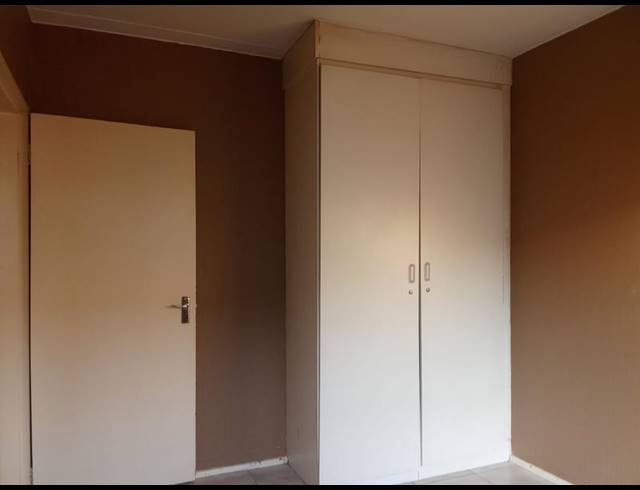 2 BEDROOM TOWNHOUSE FOR SALE IN VORNA VALLEY